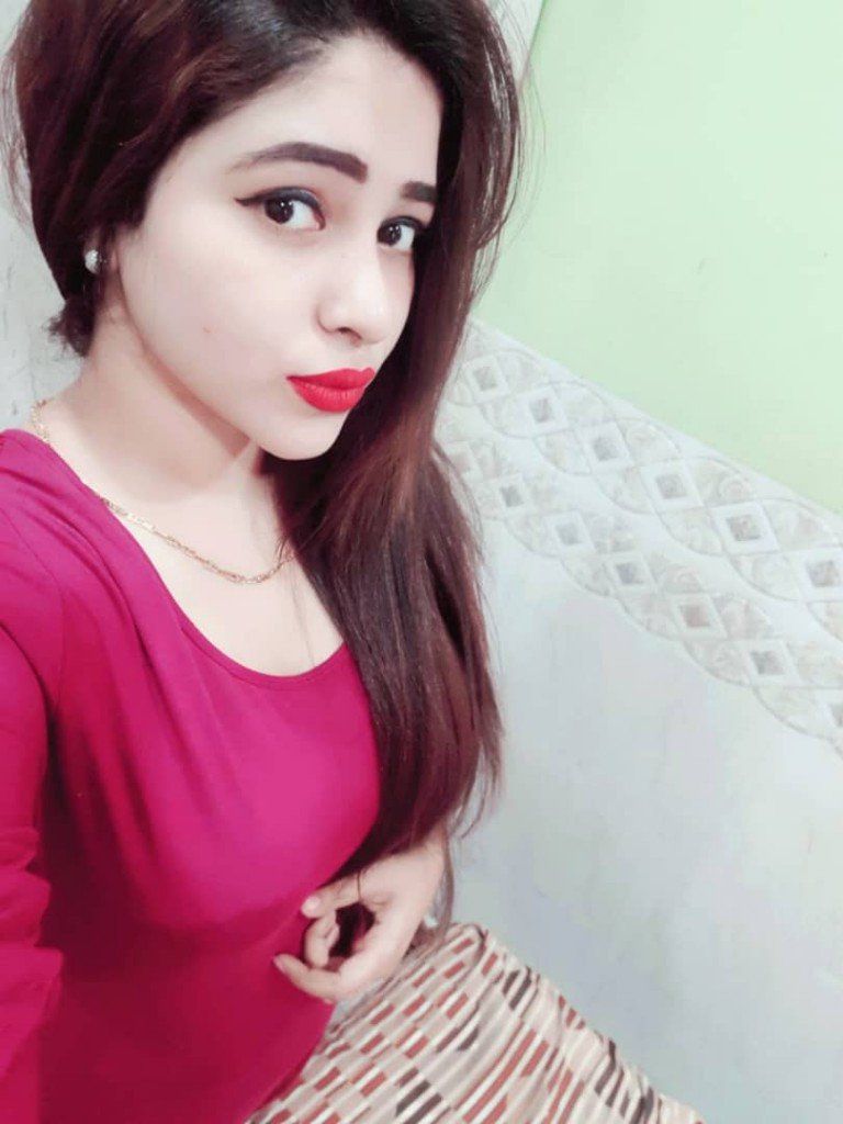 Escorts Dubai, United Arab Emirates Mona Indian Girl