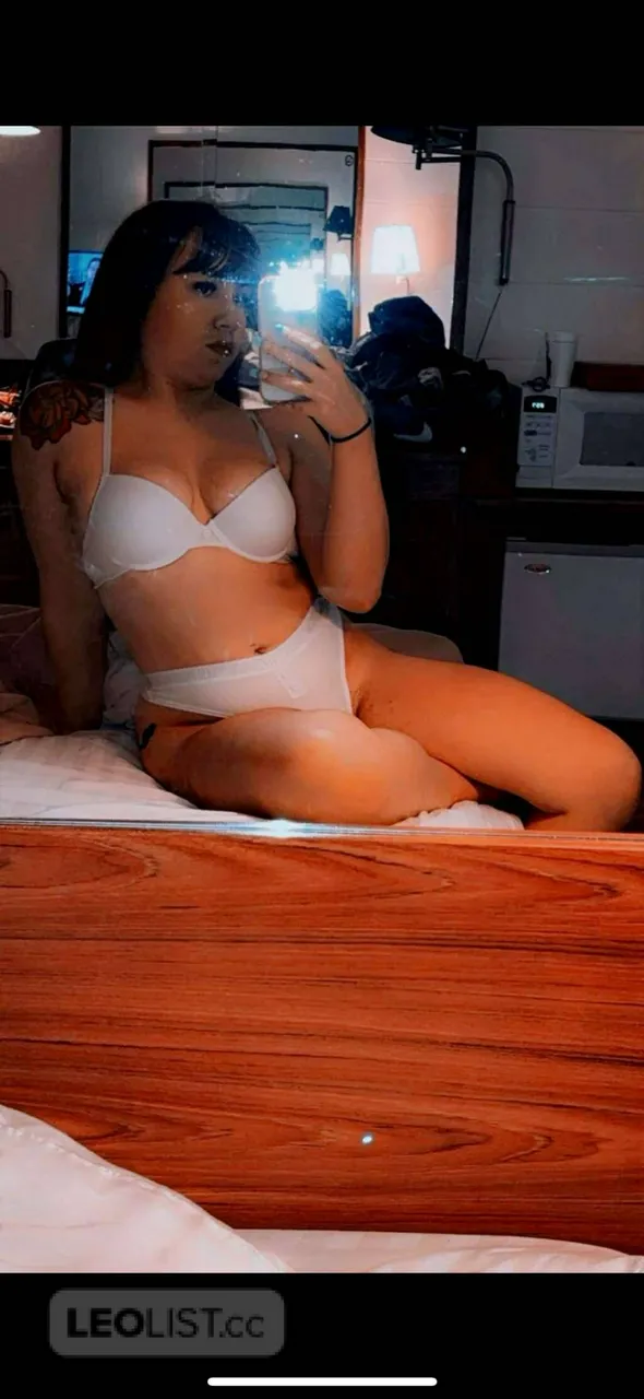 Escorts Oakville, Ontario SEXY LITTLE SNOWBUNNY ALWAYS STAY WET COME SEE ME DADDY