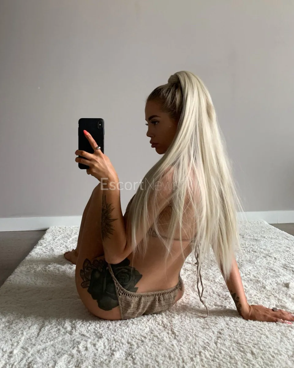 Escorts United Arab Emirates karina