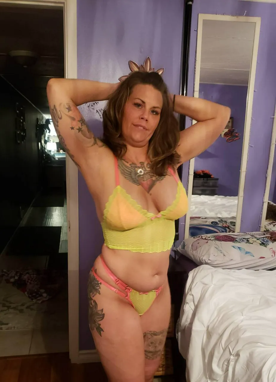 Escorts Windsor, Ontario available now untill midnight