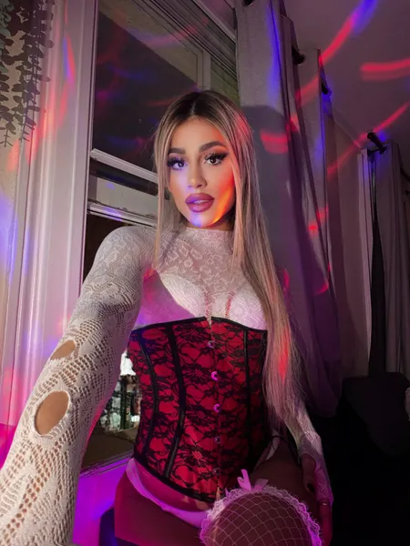 Escorts London, England Sophia Hot