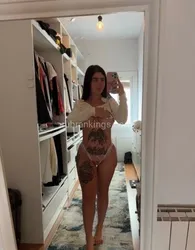 Escorts Denver, Colorado "AN IRRESISTIBLE SNACK YOU'LL LOVE! FULL-BODY