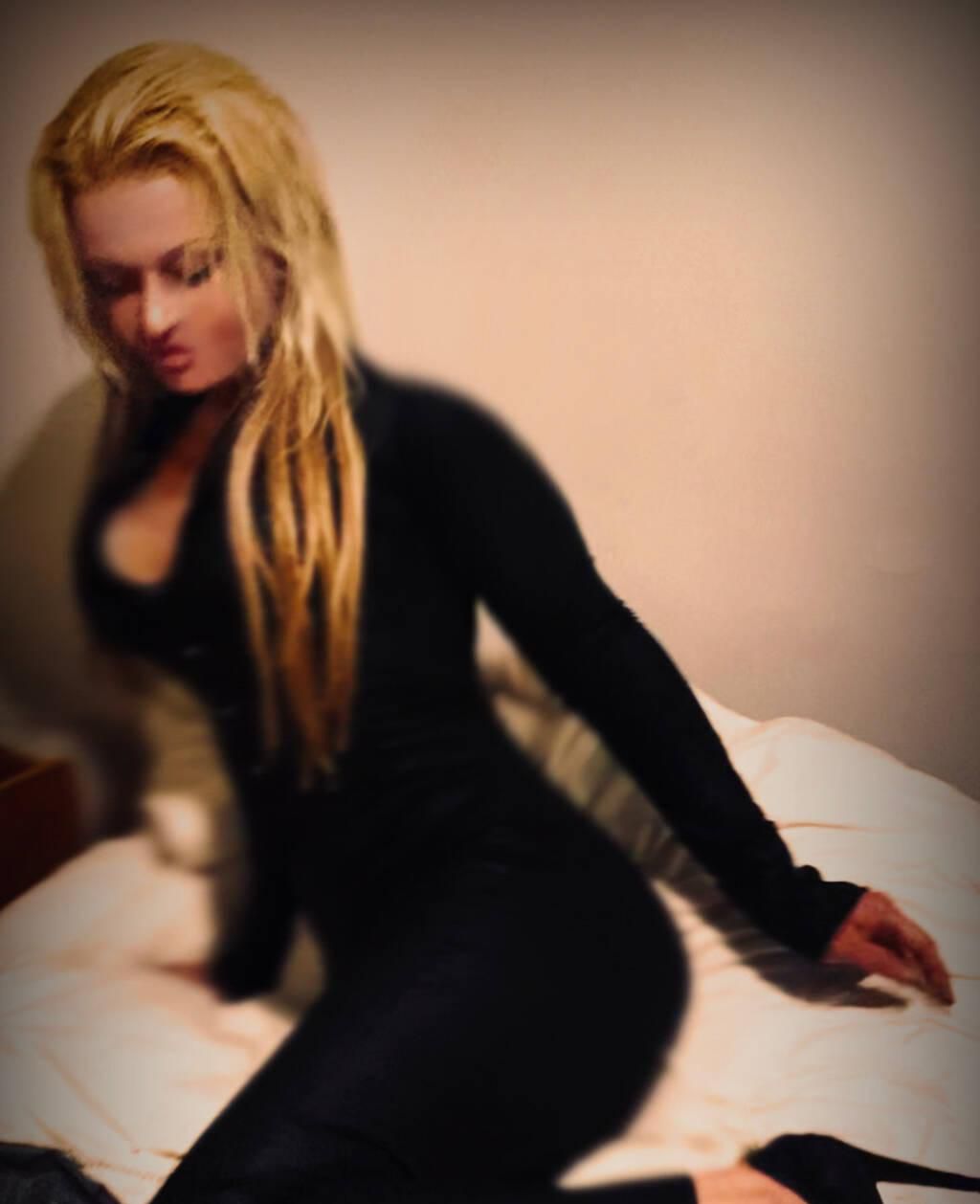 Escorts Montreal, Quebec JennyDowntown in/outcall