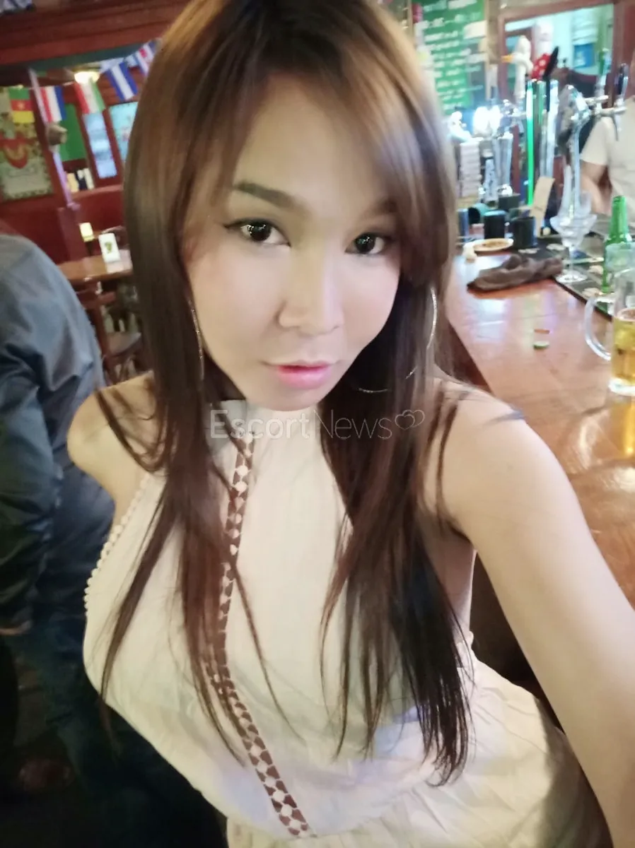 Escorts China SinDee