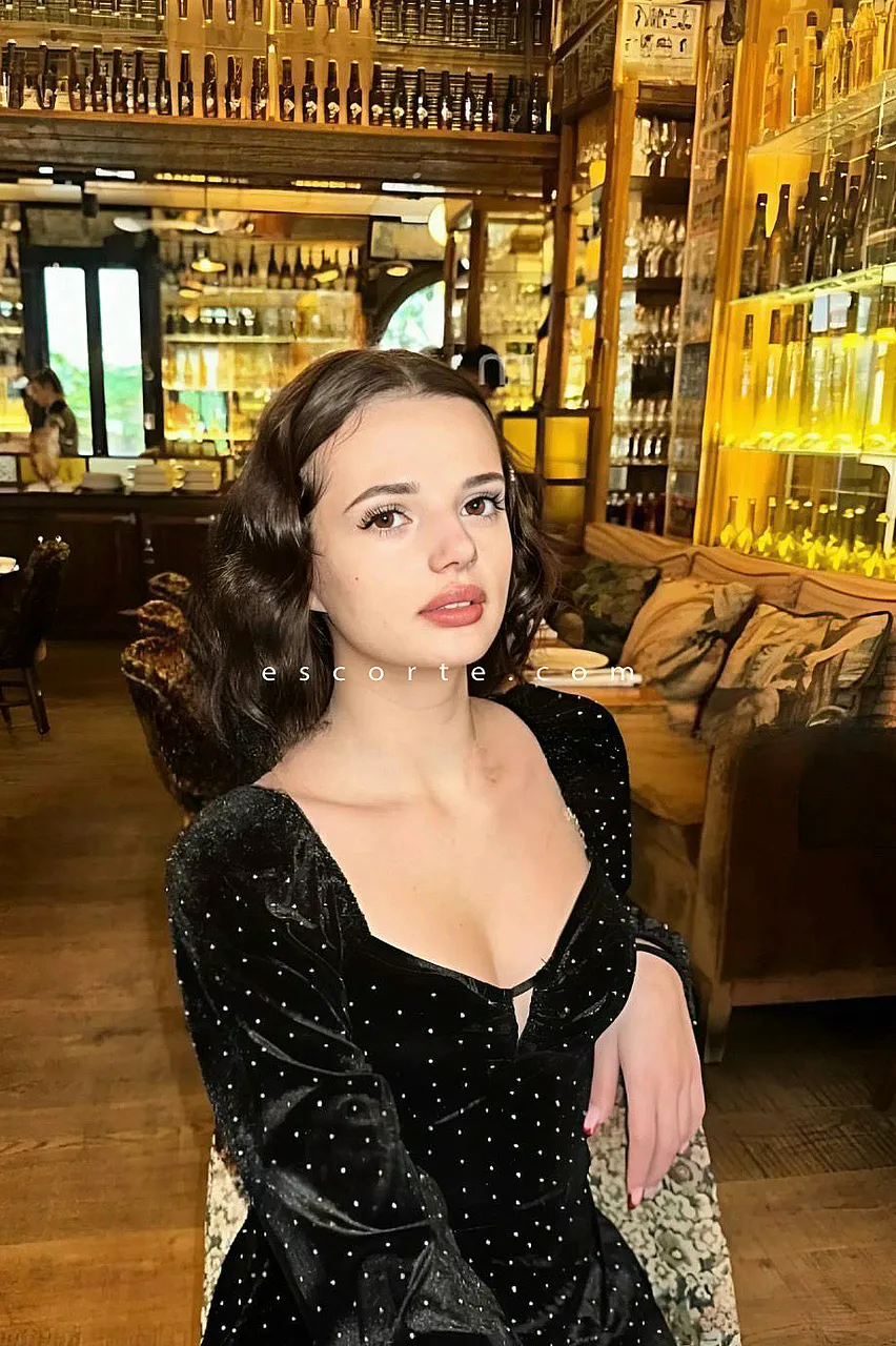 Escorts Paris, France Margo