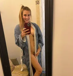 Escorts Winnipeg, Manitoba Maple