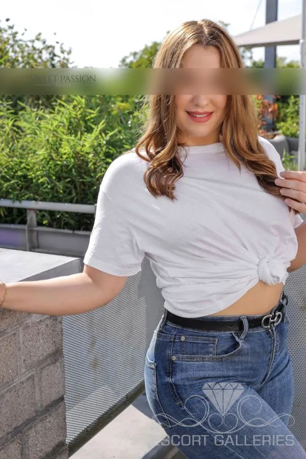 Escorts Dusseldorf, Germany Bella - Sweet Passion Escort