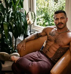 Escorts Los Angeles, California Akingslife