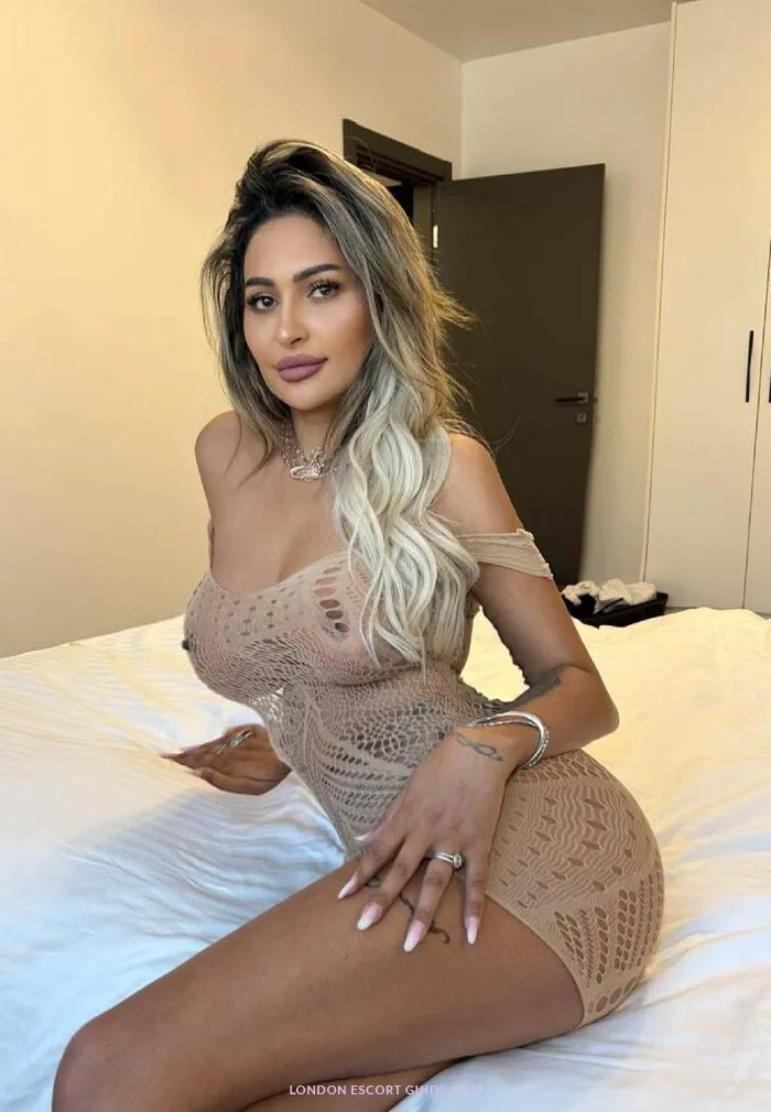 Escorts London, England Valentina