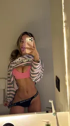 Escorts Dubai, United Arab Emirates Junni