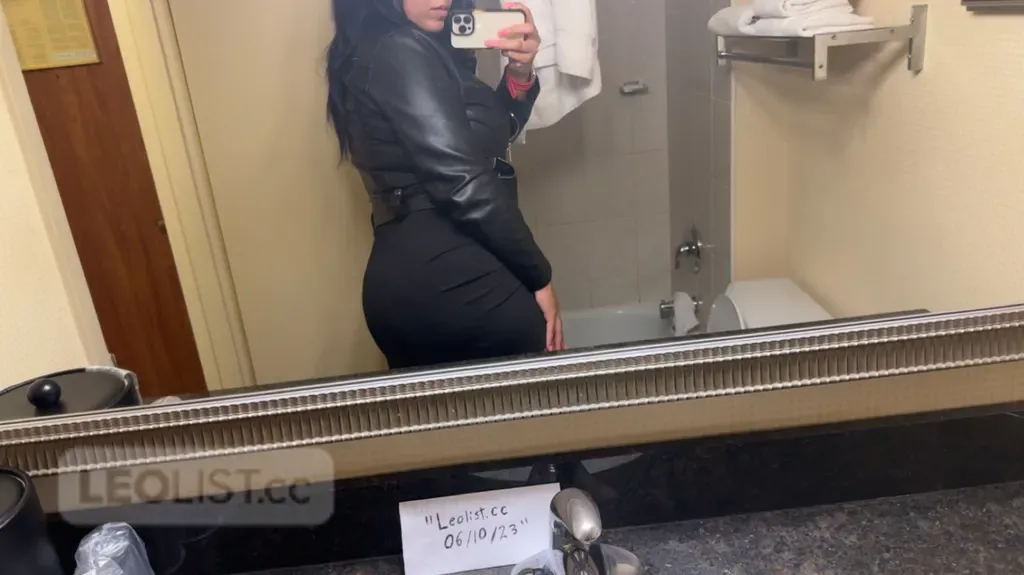Escorts Cambridge, Ontario Monica
