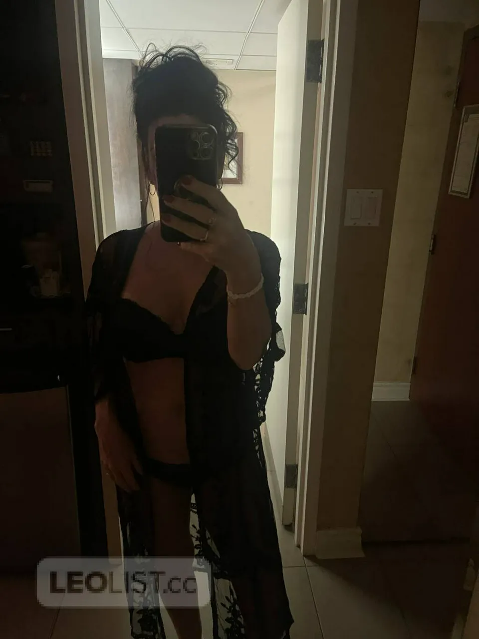 Escorts Laval, Quebec Sexy femme mature te reçoit à Laval