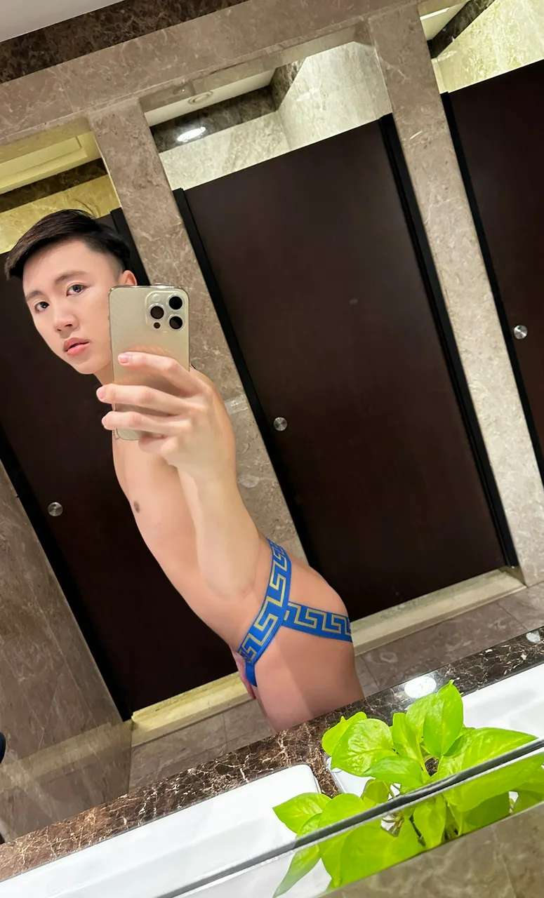 Escorts Dubai, United Arab Emirates Young gay Thailand 🇹🇭🇦🇪(vip)