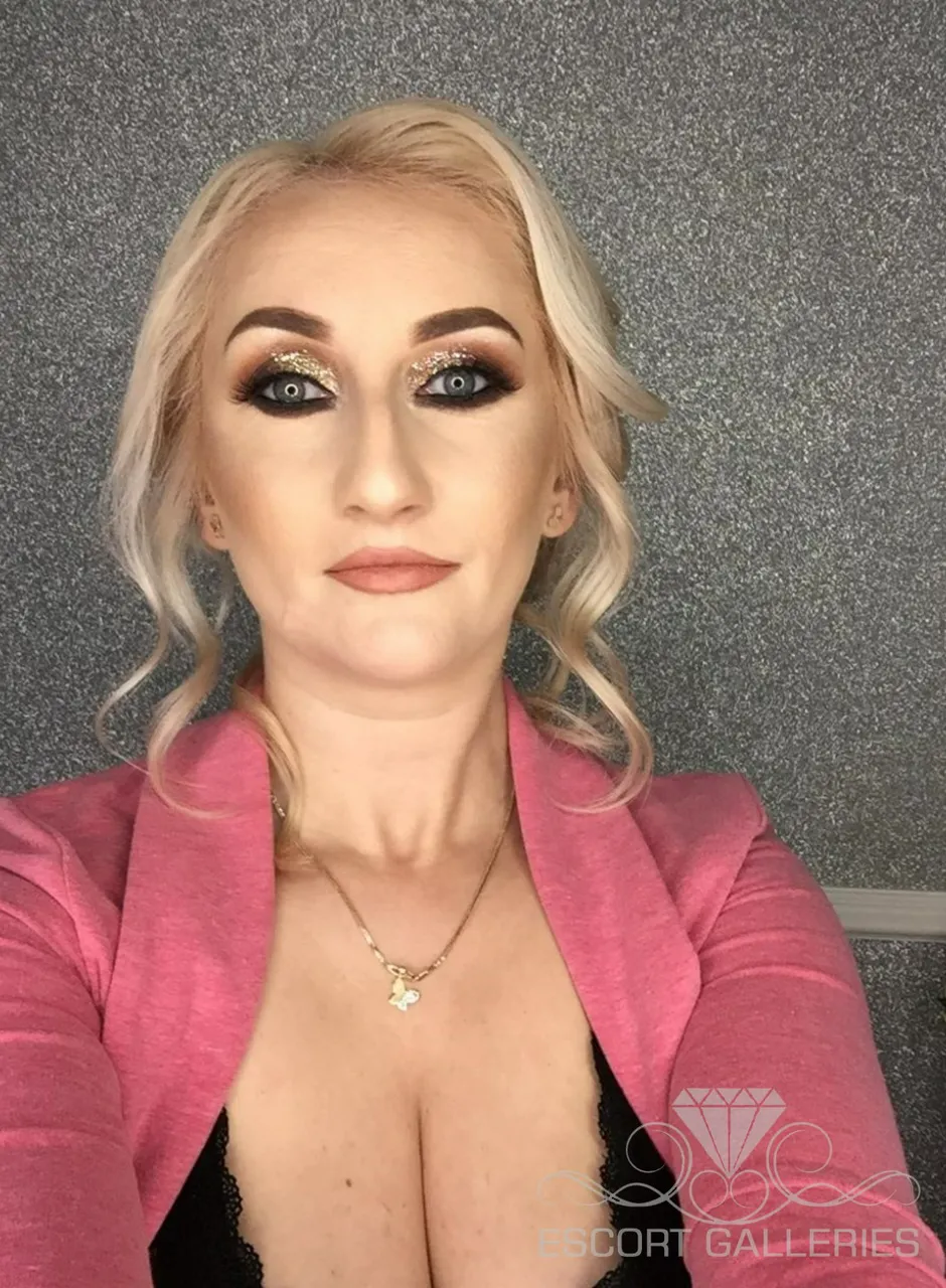 Escorts Amsterdam, Netherlands Vivian