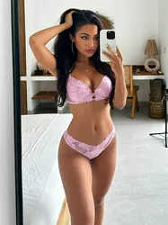 Escorts Abu Dhabi, United Arab Emirates Bella