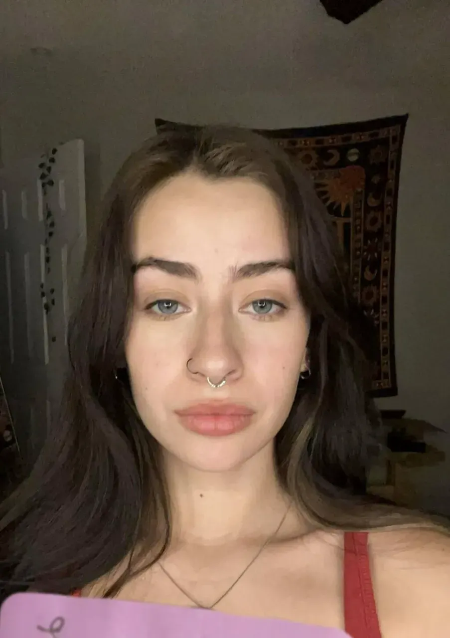 Escorts Thunder Bay, Ontario brown haired blue eyed companion