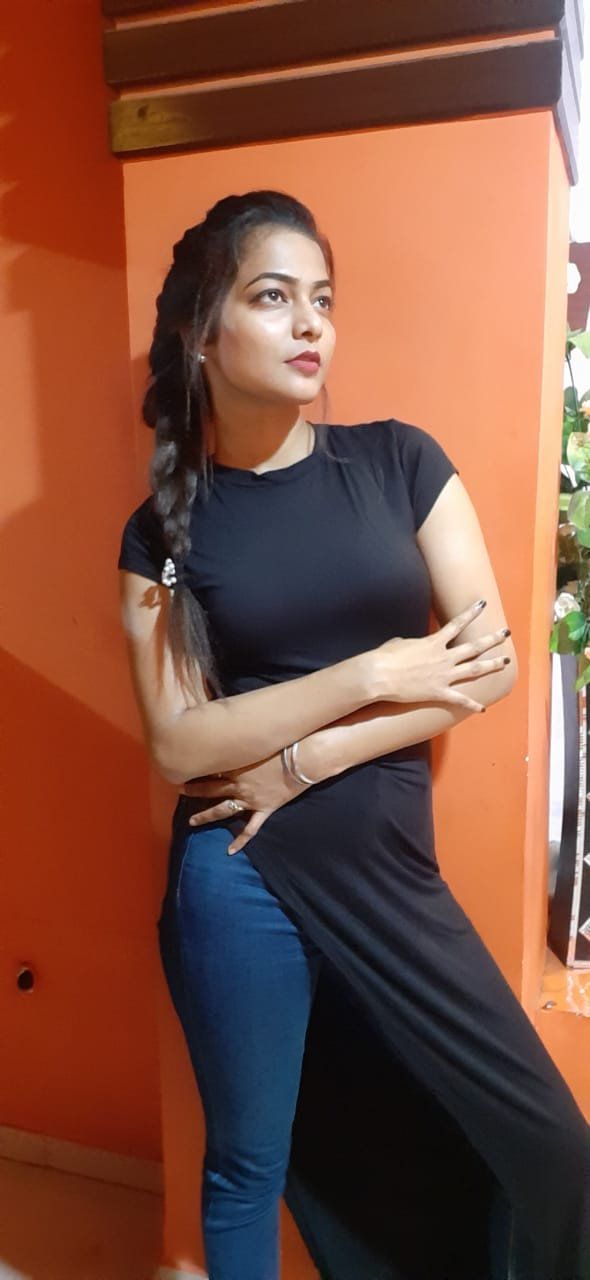 Escorts Abu Dhabi, United Arab Emirates Nidhi Indian Model