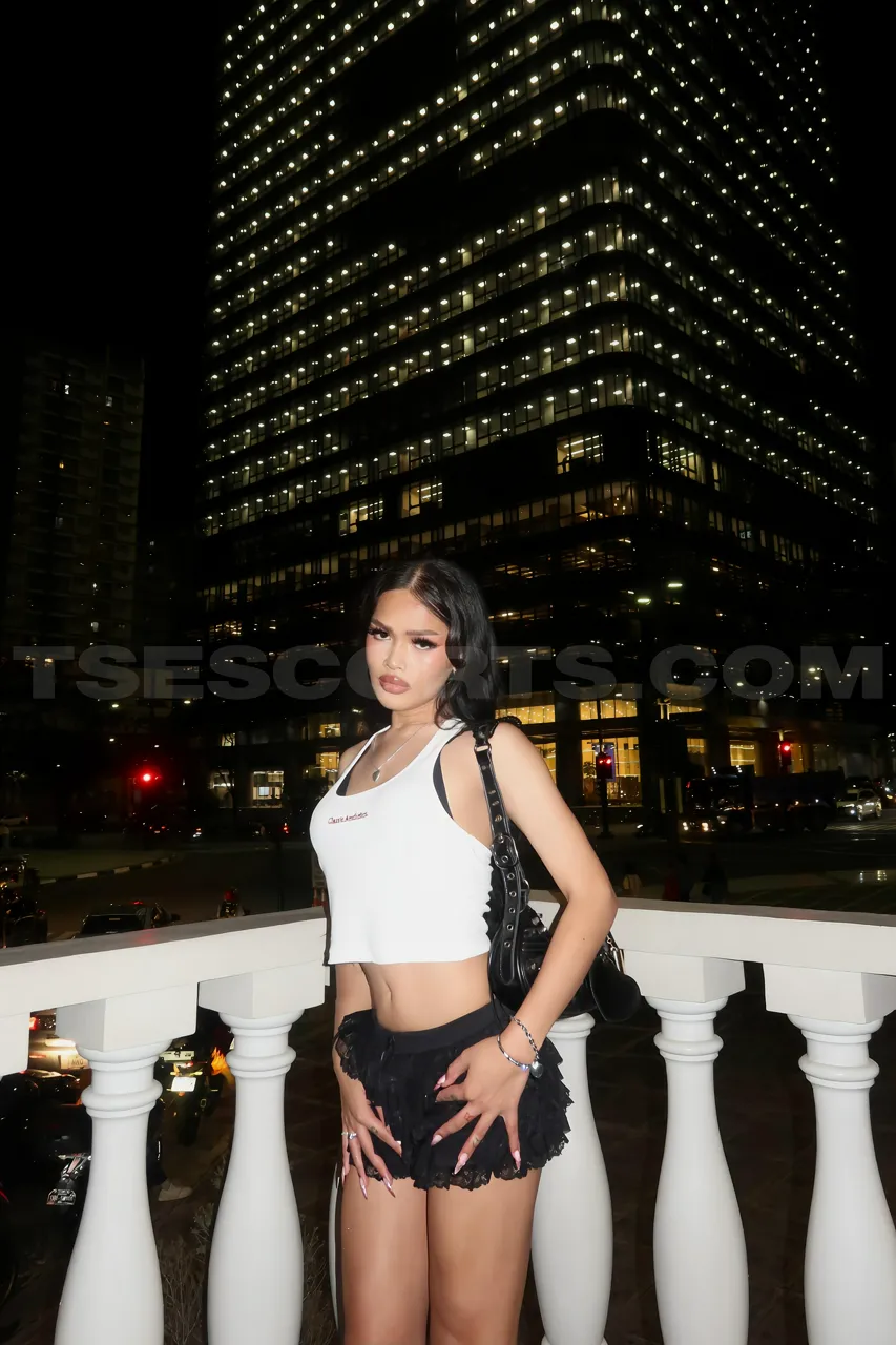 Escorts Makati City, Philippines Klaudia