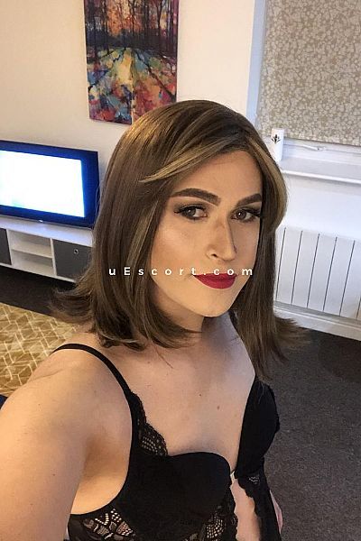 Escorts Ashford, England Nicole Transsexual Brazilian