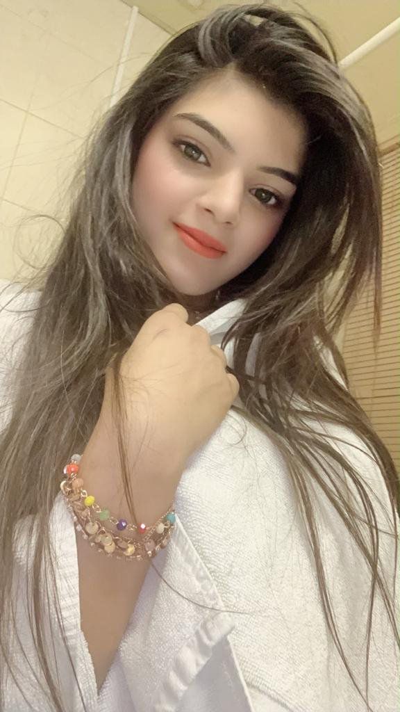 Escorts Sharjah, United Arab Emirates Naina Indian Girl