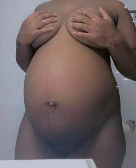 8 months pregnant wet gushy puss