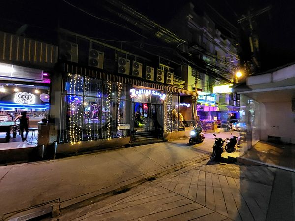 Beer Bar / Go-Go Bar Pattaya, Thailand Rolling Live 3