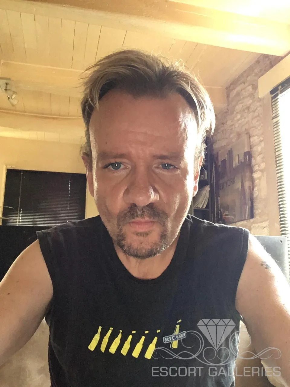 Escorts La Rochelle, France Dylan