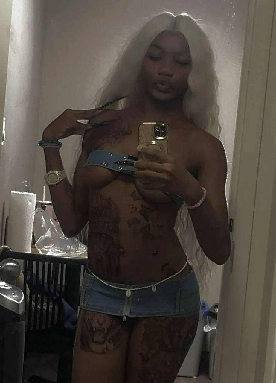 Escorts Scarborough, Ontario tattooed horny creamy college student