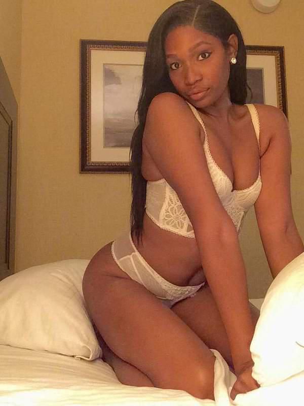 Escorts Frederick, Maryland Ts Molly Roe ( OLDER OLDER GENTS ONLY )