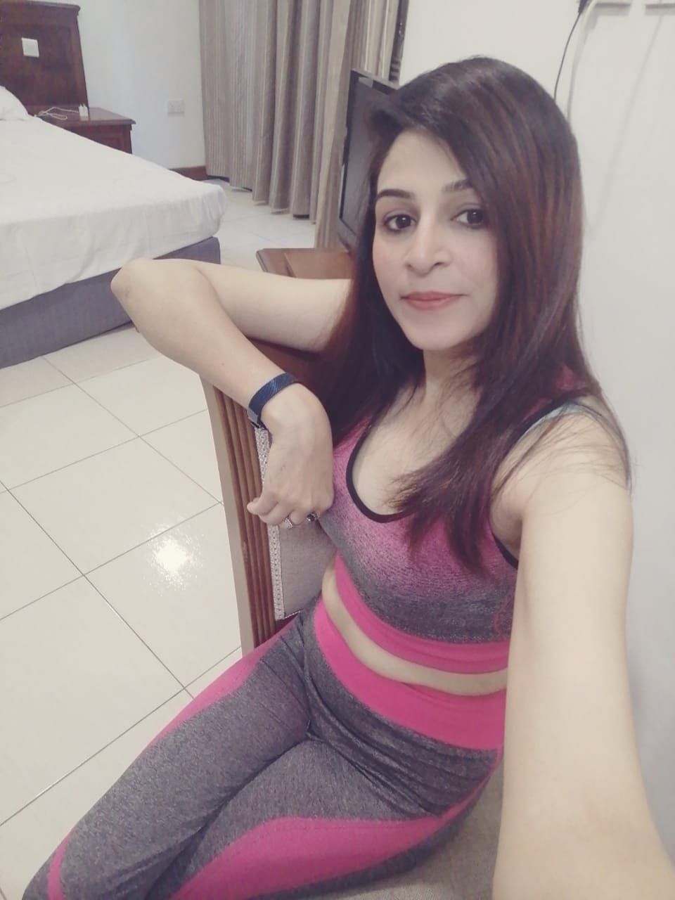 Escorts Dubai, United Arab Emirates Latika Indian Girl