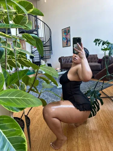 Escorts Atlanta, Georgia A shy cutie with magic hands ???