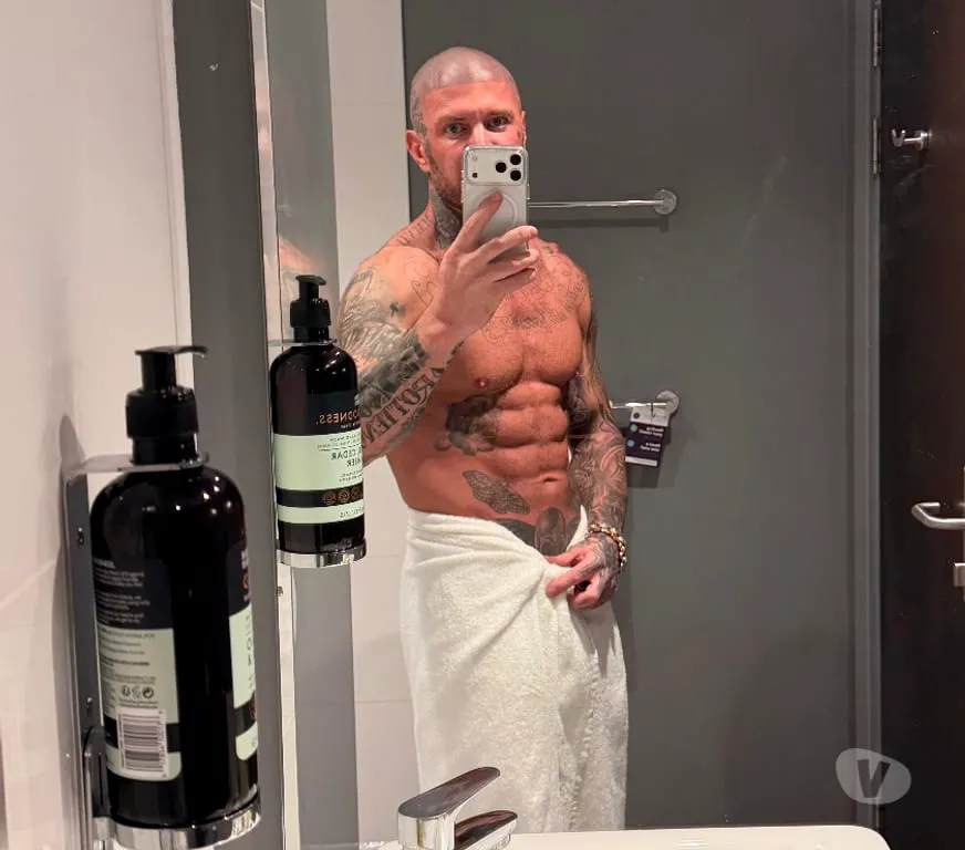 Escorts Birmingham, England Mr Murdz Masculine Tattooed, muscular man insta rob_murdz