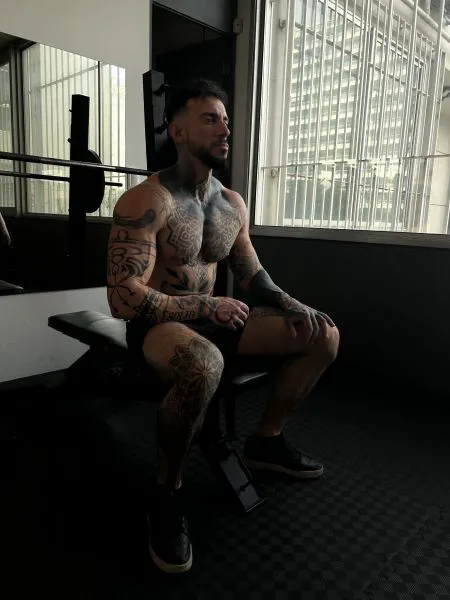 Escorts Chicago, Illinois Talltattooed