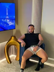 Escorts Chicago, Illinois Dylan_HotXL