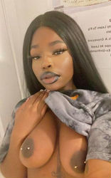 Escorts Chicago, Illinois Sweet Sexxy Beautyfull Ebony girl.You Can enjoy Secret fuck Incall/Outcall/Car🚗Date.Available/.