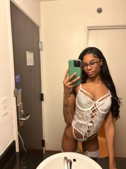 Escorts Philadelphia, Pennsylvania SLIM PETITE TREAT 🥰  20 -