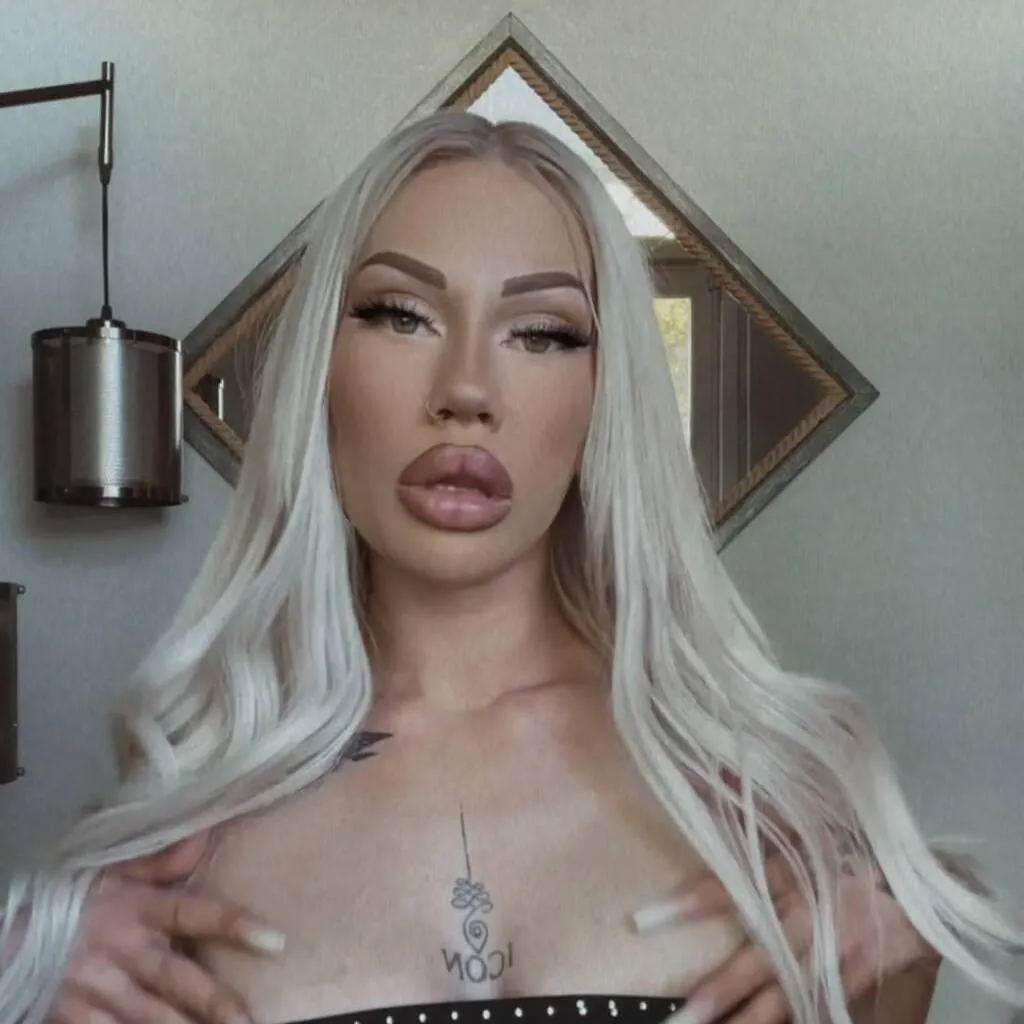 Escorts Lethbridge, Alberta PARIS PAIGE | 𝐵𝒜𝑅𝐵𝐼𝐸 𝒟𝒪𝐿𝐿 LATE NIGHT DEALS HR Party GIRL