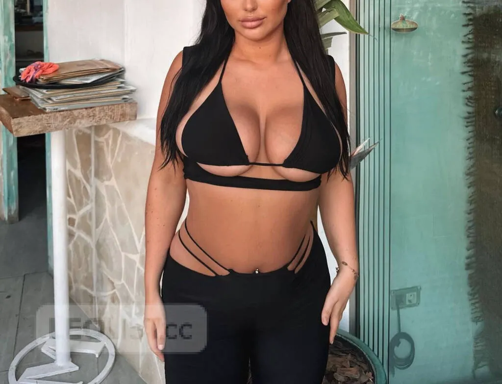 Escorts Orillia, Ontario Oct 2728-29 book now ; CASH ONLY New ; Mia prettyface -