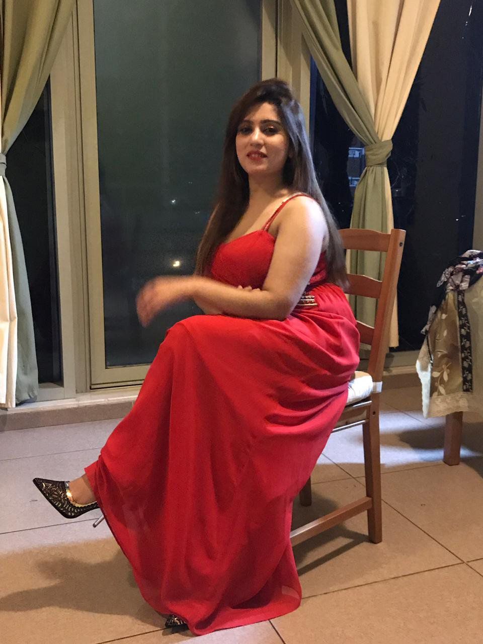 Escorts Dubai, United Arab Emirates Roshini Indian Milf