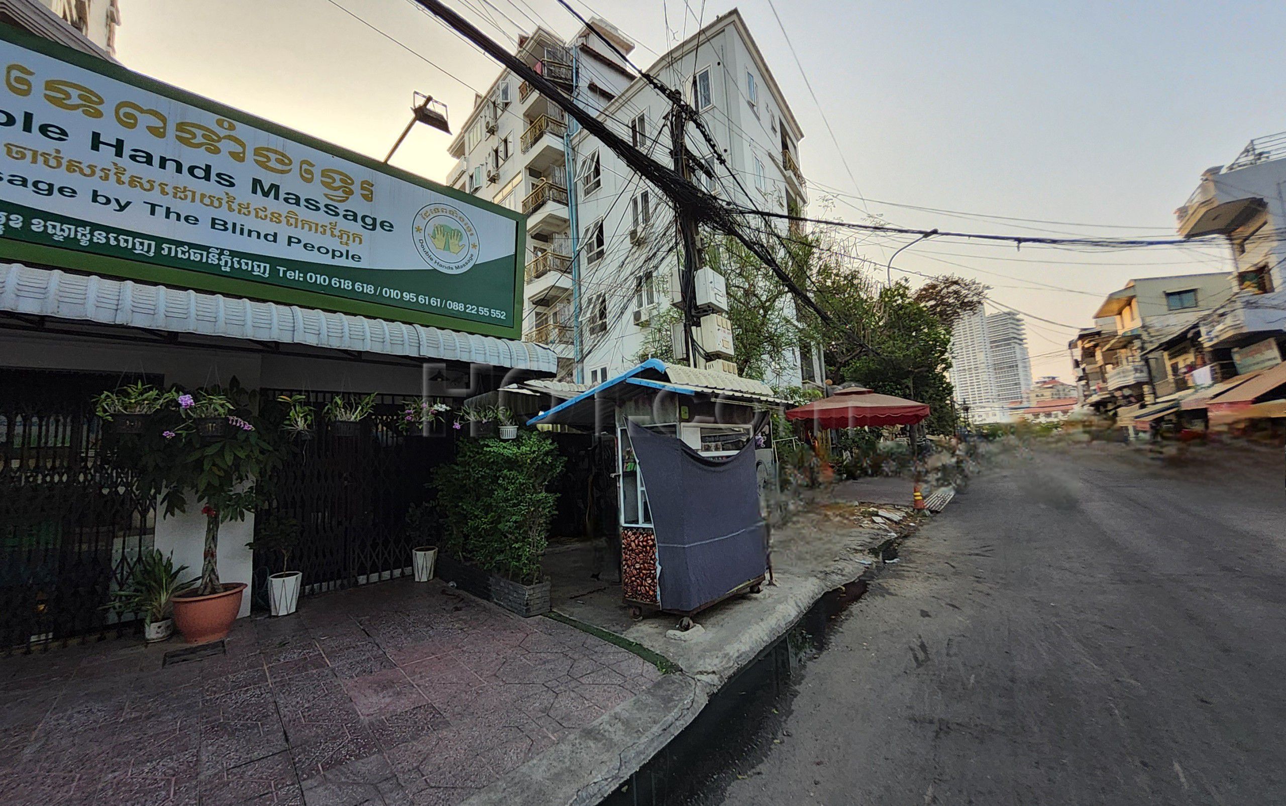 Phnom Penh, Cambodia Double Hands Massage