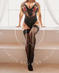 Escorts Toronto, Ontario Naomi