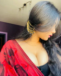 Escorts Dubai, United Arab Emirates Komal TRUSTED BY MANY OF DUBAI CLIENT's