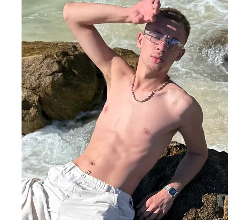 Escorts Grays, England Twink Top&Bottom accom Brazilian mix🇧🇷🍆