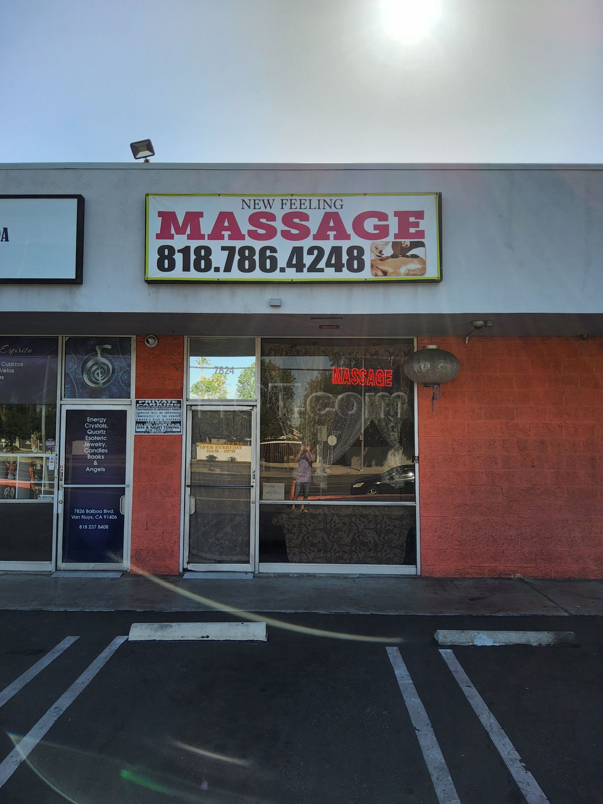 Van Nuys, California New Feeling Massage