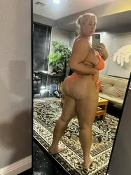 Escorts Calgary, Alberta Sophia