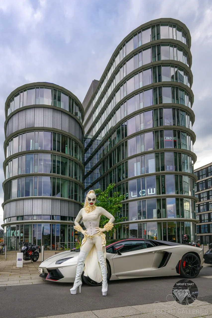 Escorts Zurich, Switzerland Miss Isocyanat