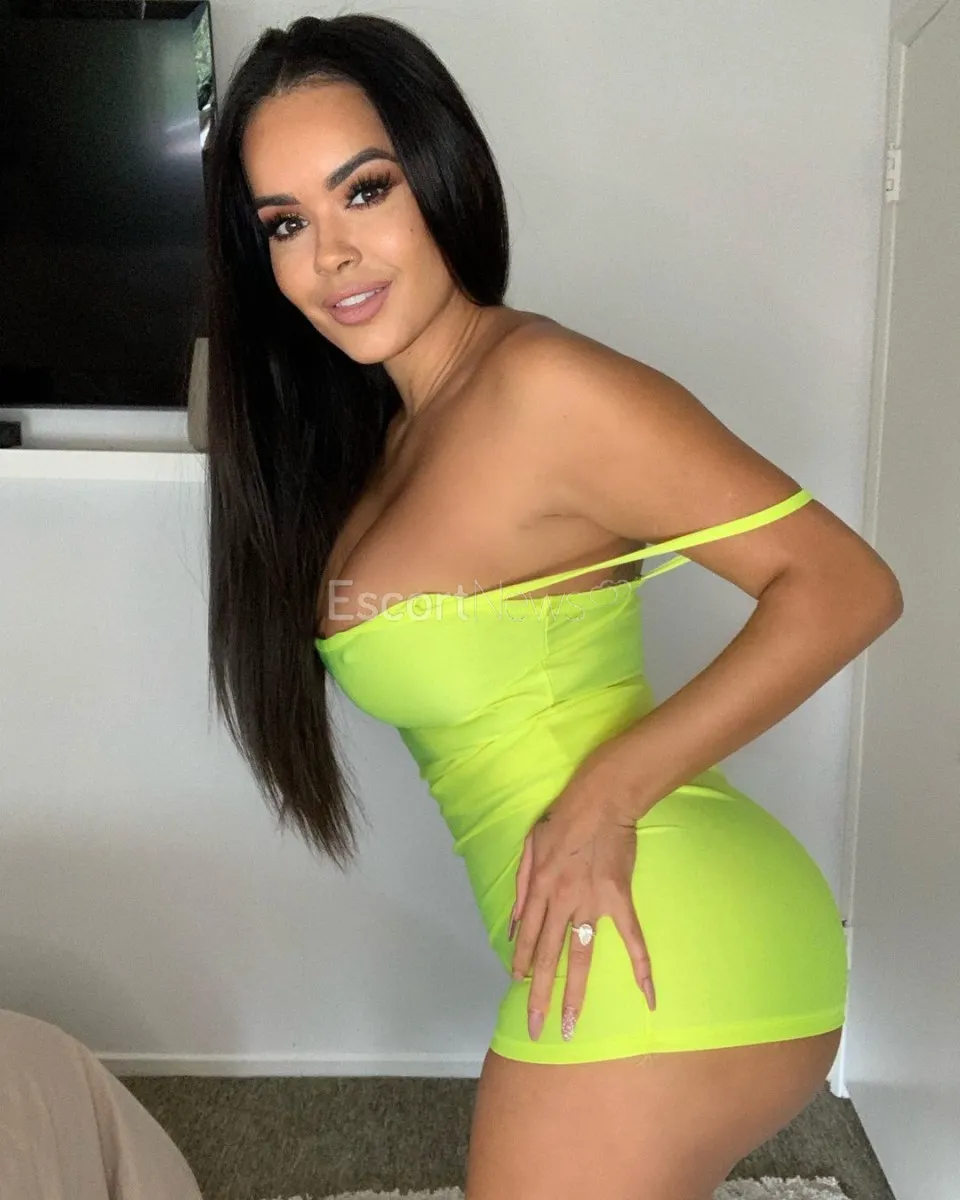 Escorts Saudi Arabia lucinda