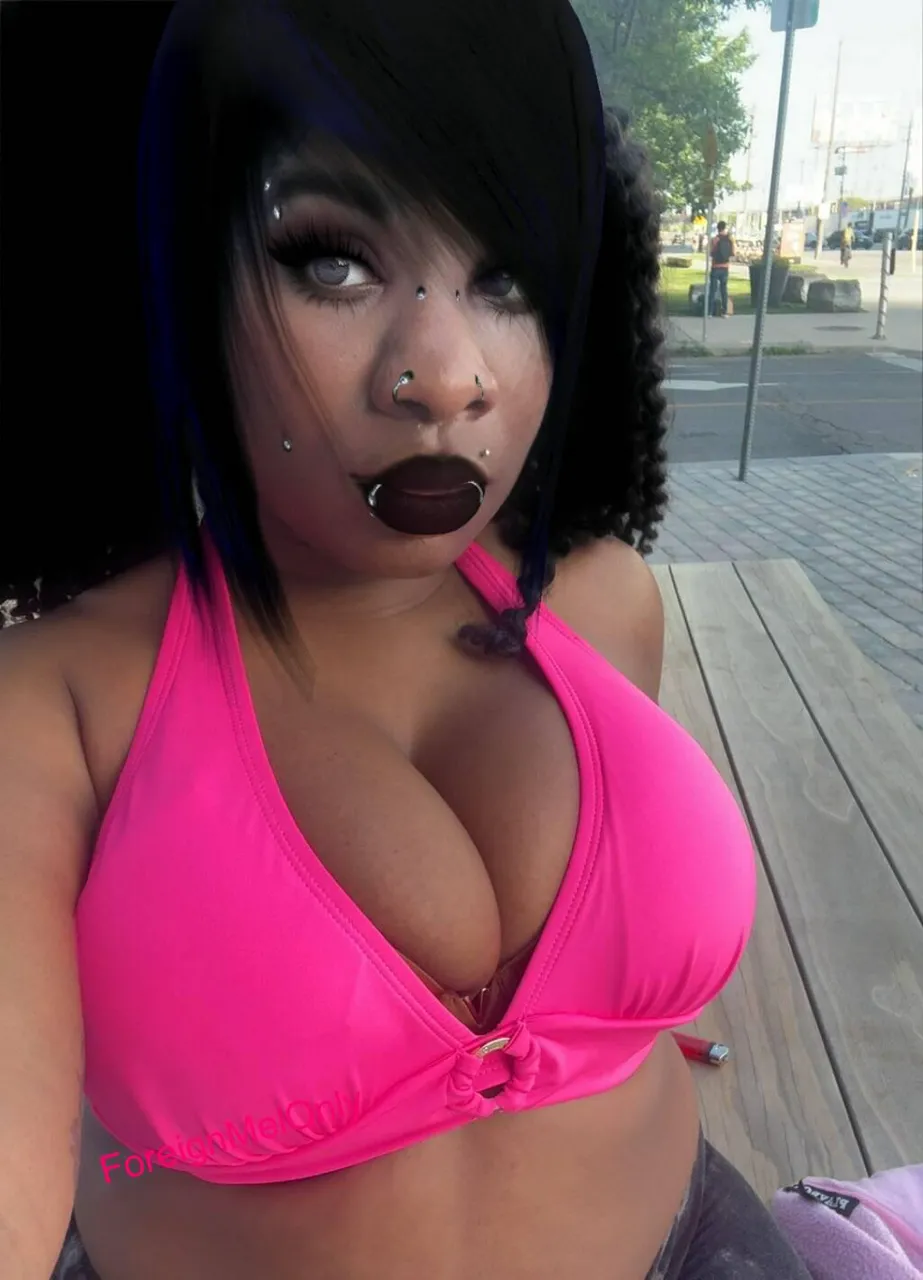 Escorts Oakville, Ontario Bella with the DSL
