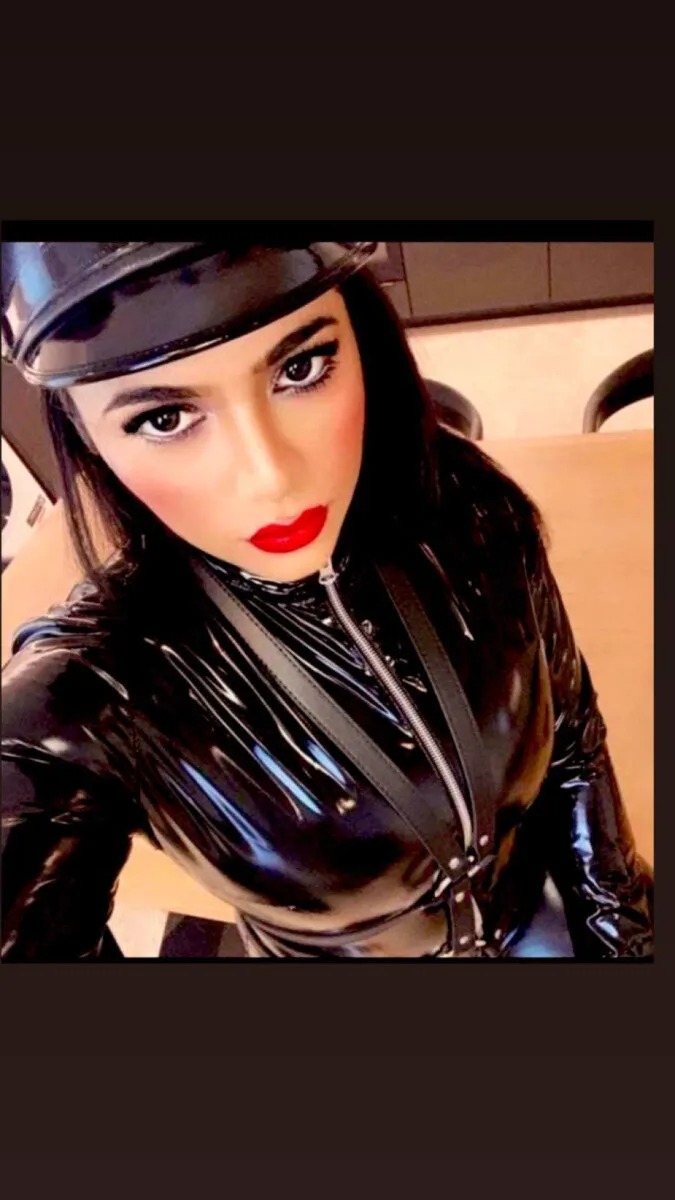 Escorts Guildford, England Dominatrix Meduza