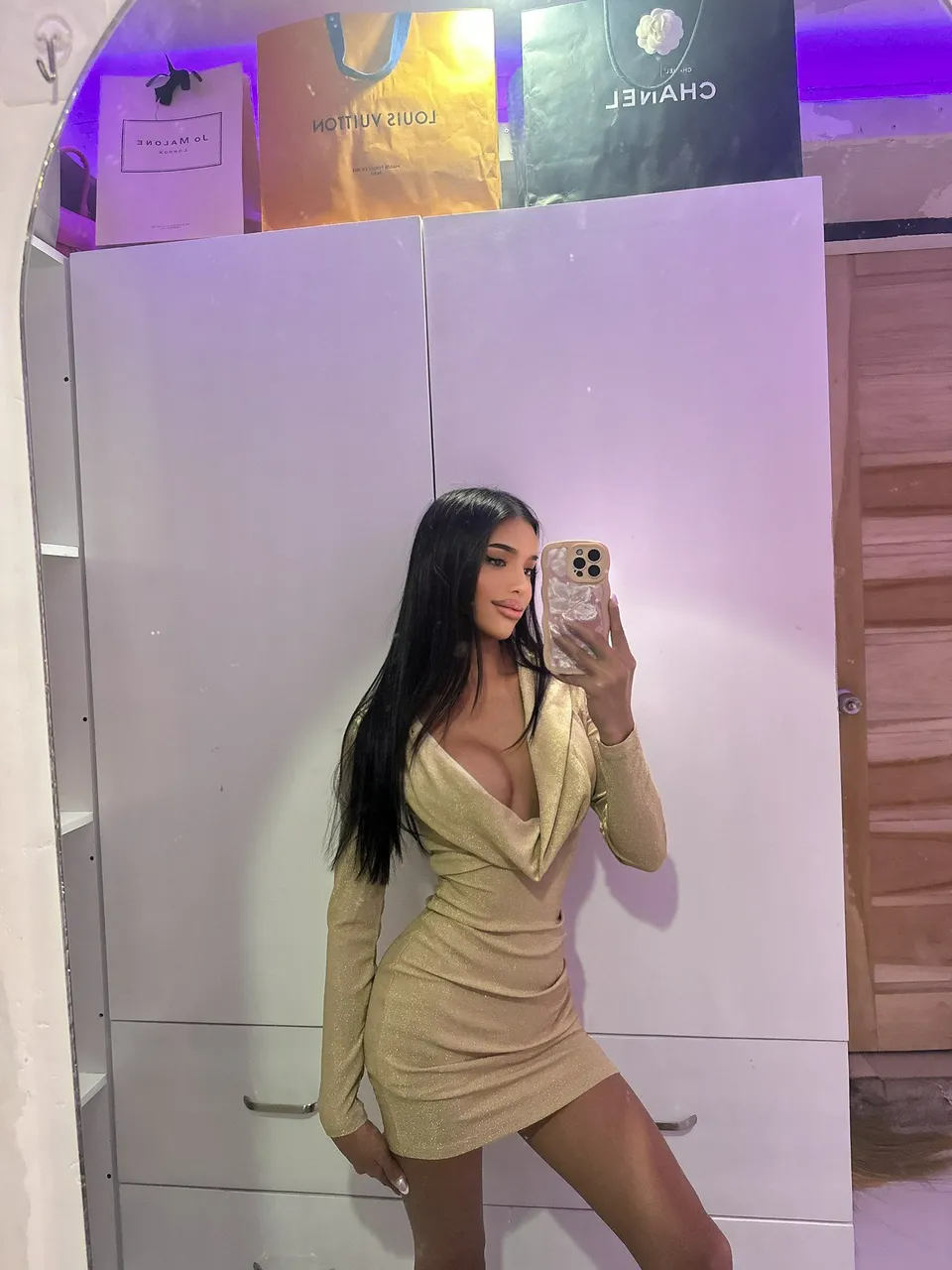 Escorts Makati City, Philippines Hugecock Goddess Sabrina